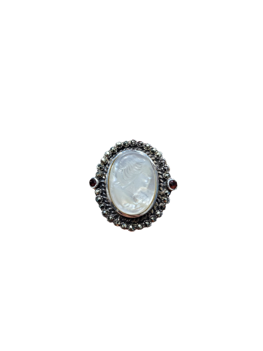 Sterling silver stamped cameo mother of pearl ring size 5.5