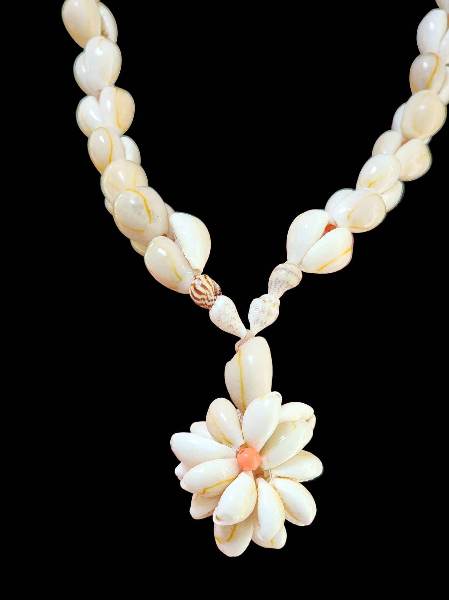 Vintage Beachy Shell Necklace Flower Pendant 34" Long