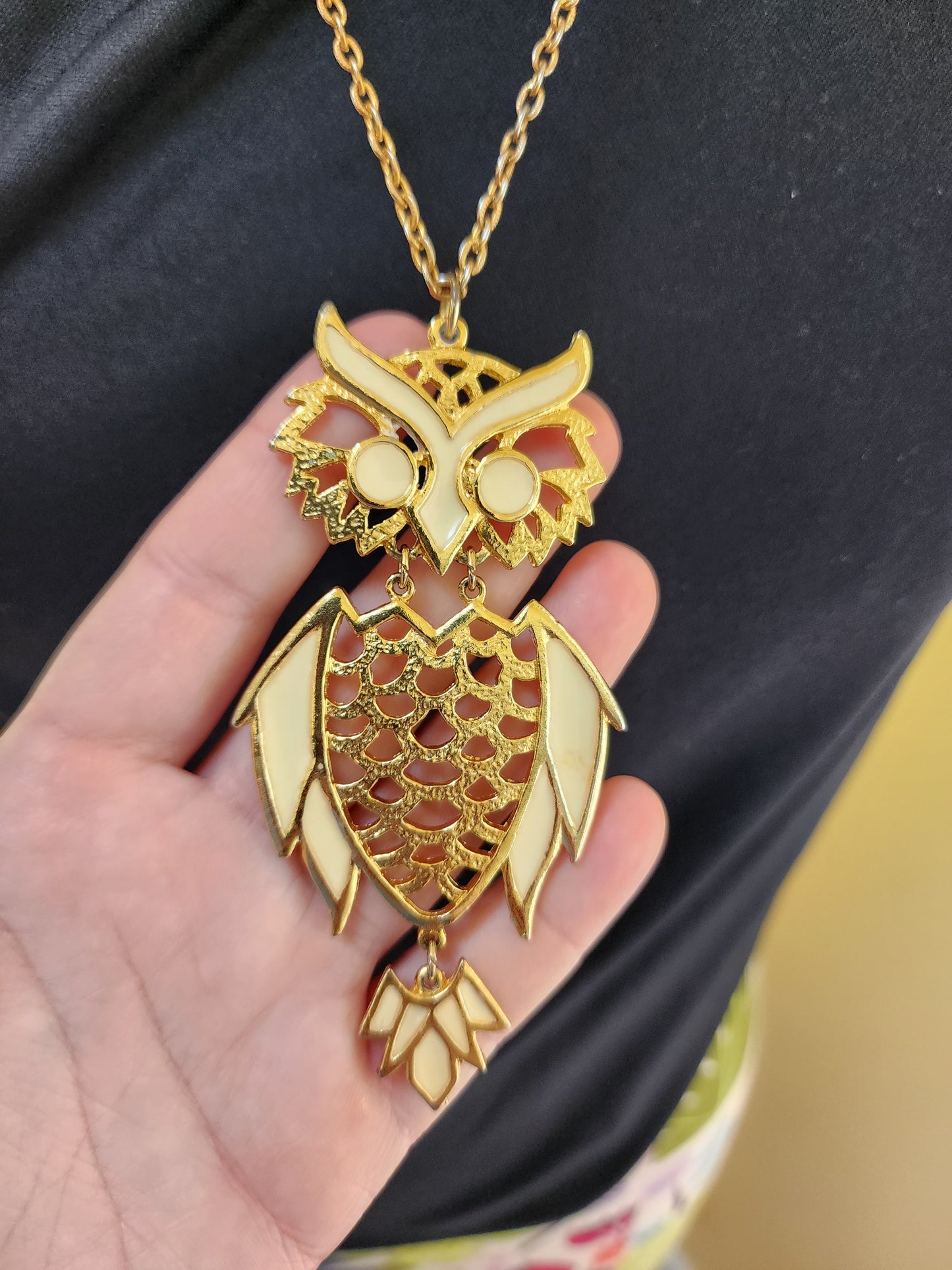 Large Vintage 1970s Articulated Gold Tone Cream Colored Necklace