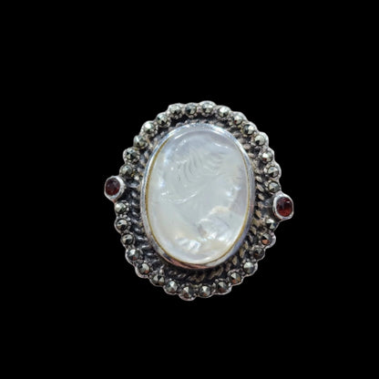 Sterling silver stamped cameo mother of pearl ring size 5.5