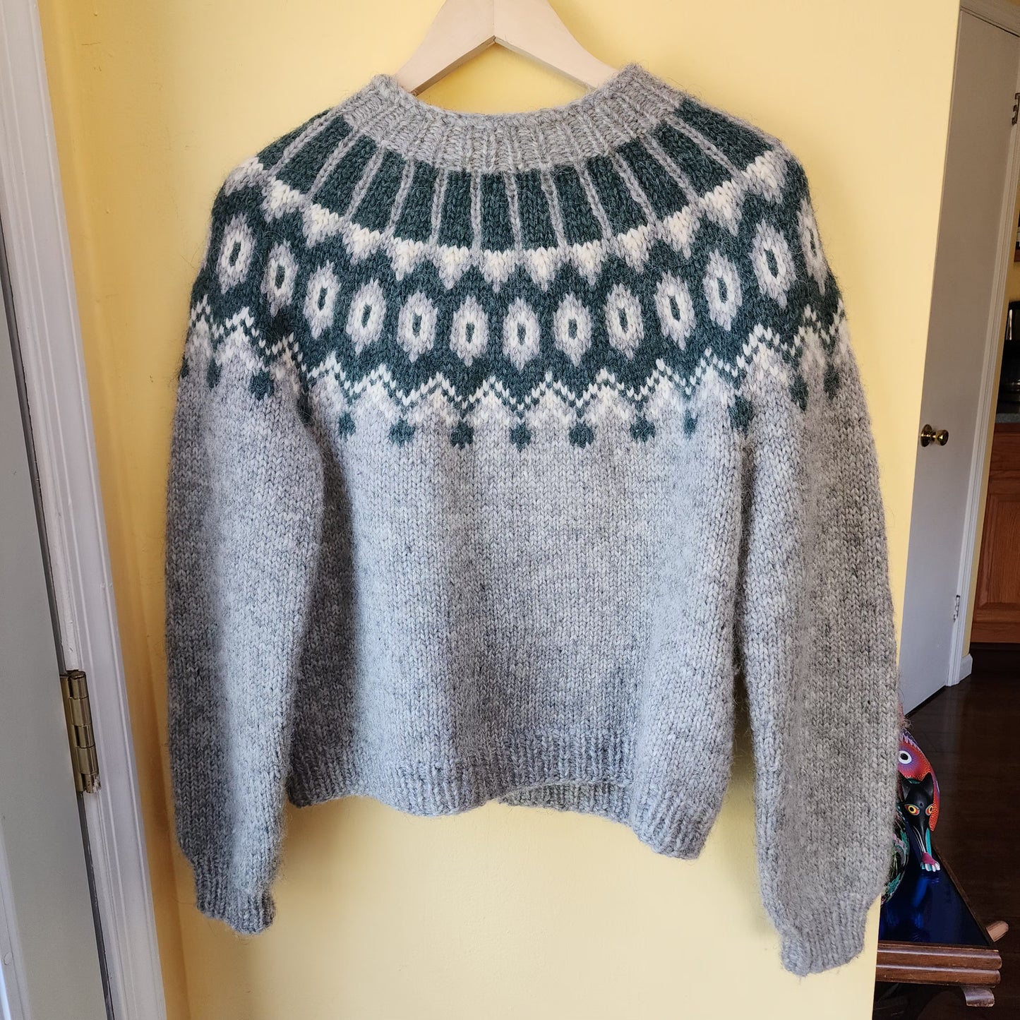 Vintage Handknit Icelandic Wool Cardigan Sweater Medium