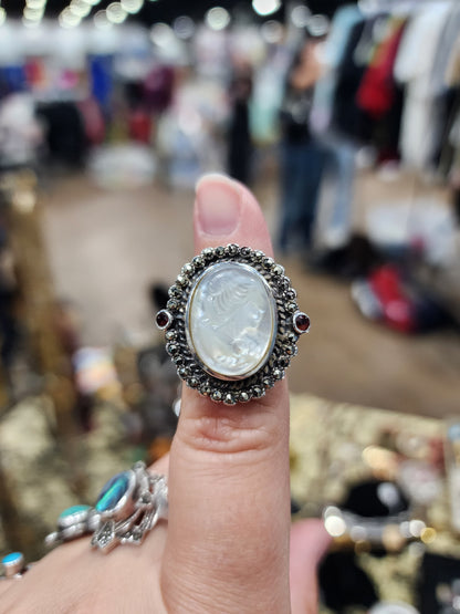 Sterling silver stamped cameo mother of pearl ring size 5.5