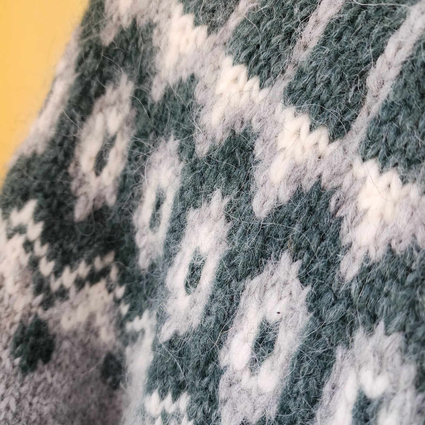 Vintage Handknit Icelandic Wool Cardigan Sweater Medium