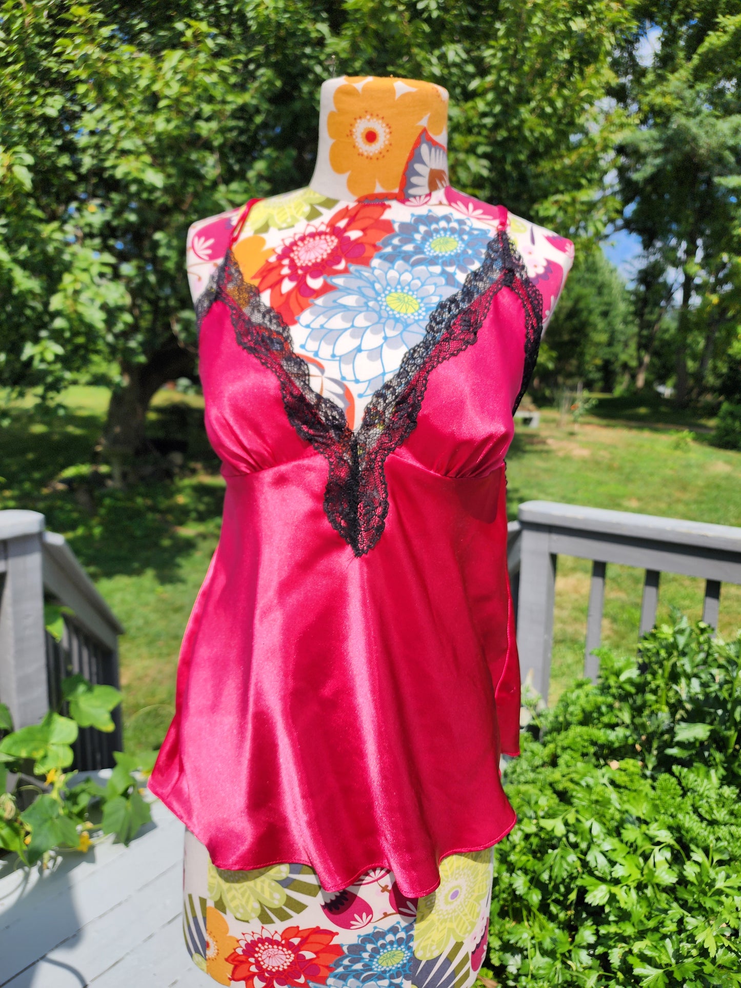 Women's Red Satin Chemise Tank Top With Black Lace Size Medium