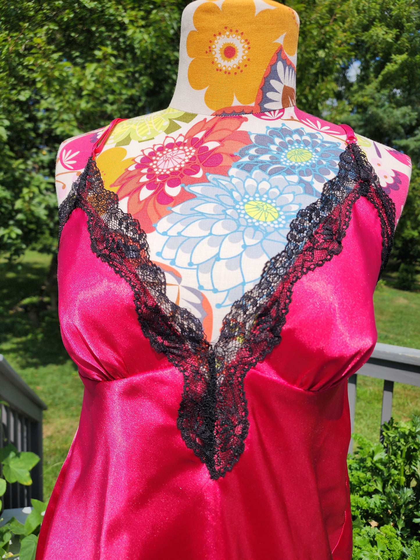 Women's Red Satin Chemise Tank Top With Black Lace Size Medium