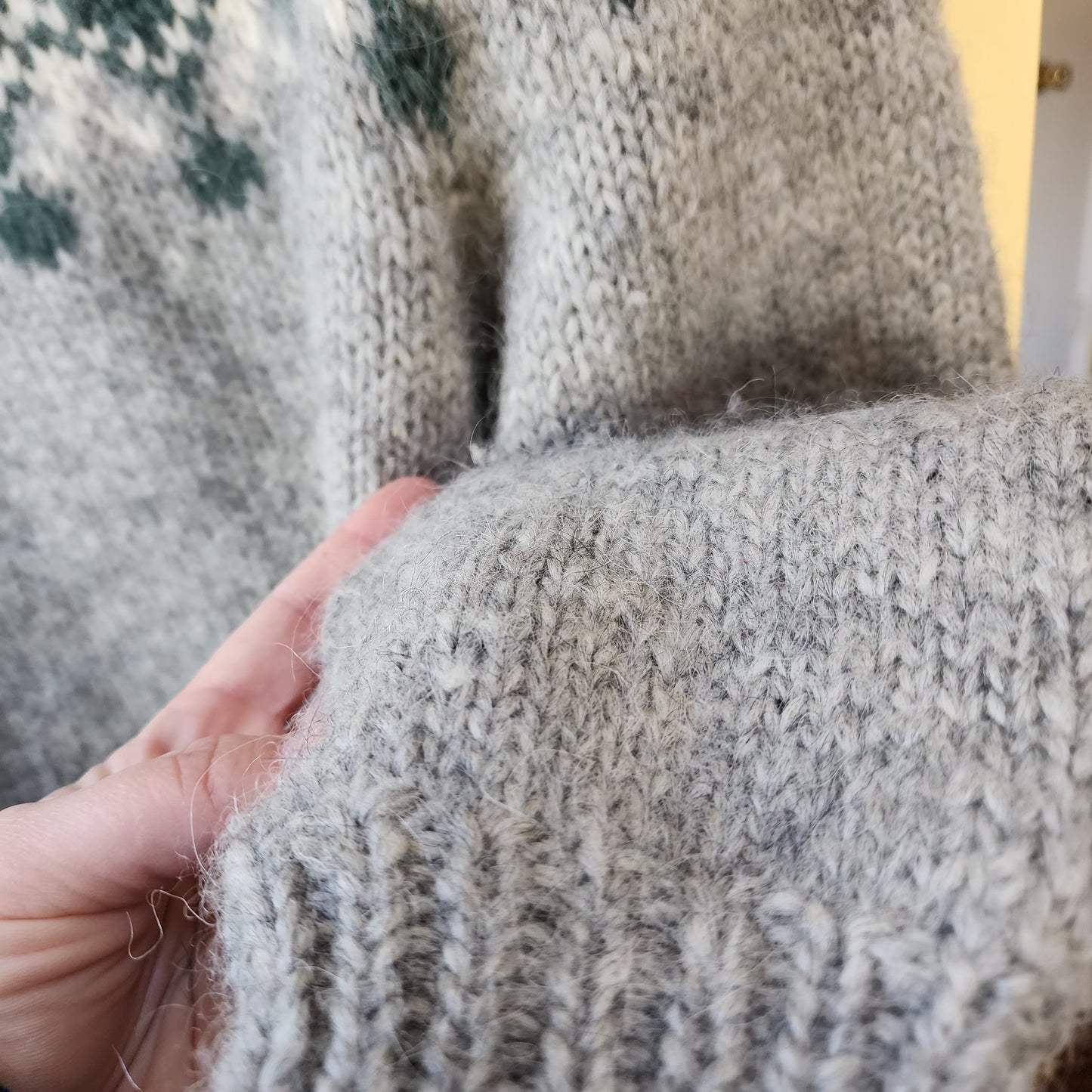 Vintage Handknit Icelandic Wool Cardigan Sweater Medium